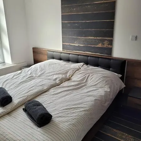 Lovely Apartment In Downtown With Free Parking شقة *