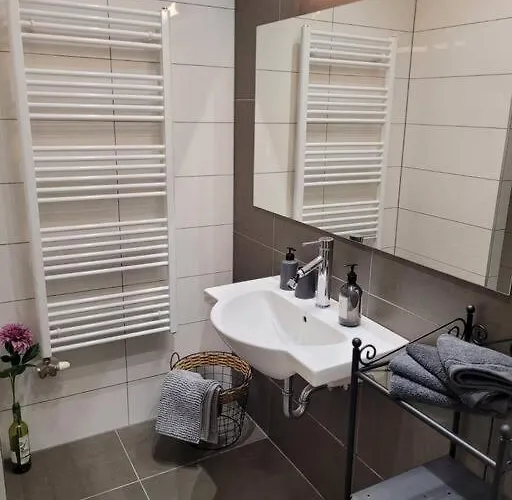 Lovely With Free Parking Apartamento *