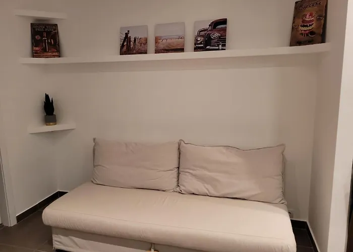 Lovely With Free Parking *